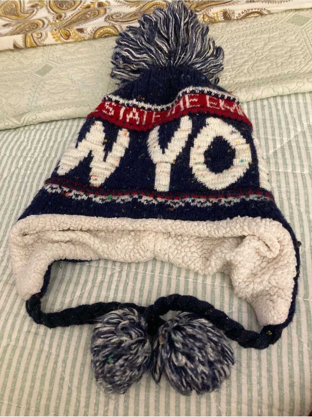 Robin Ruth ‘NEW YORK The EMPIRE STATE’ Double PomPom Hat